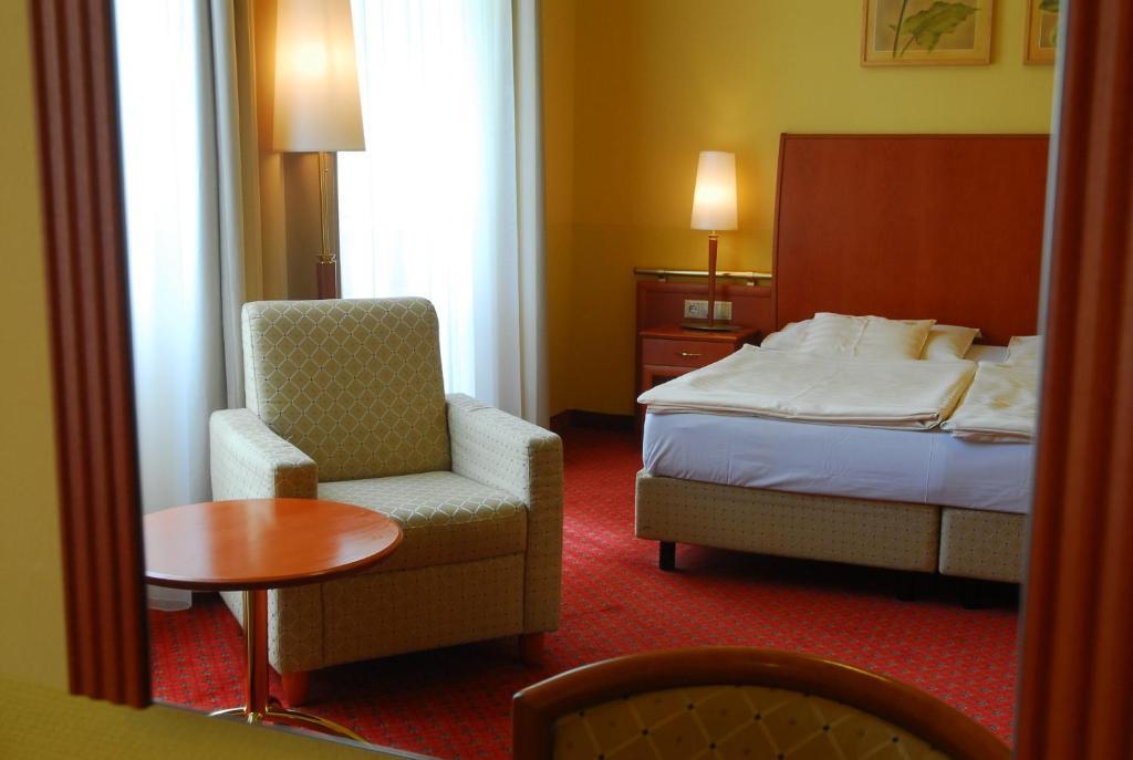 Park Hotel Pelikan Szombathely Room photo